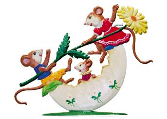 3 kleine Mäuse in einer Schaukel aus Eierschale 