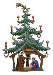 Scène de crèche sous un sapin 