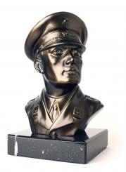 Metal bust Officer Luftwaffe (1916-1945) with marble base 