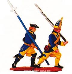 Officier and Grenadier, marching 