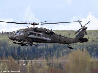 UH-60A Black Hawk mit ESSS und Skis 