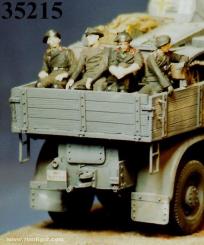 4 sitzende Panzersoldaten für Faun L 900 