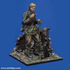 German SS Soldier Eating - with Base 