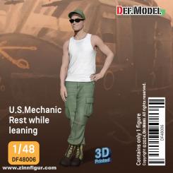 US Mechaniker - sich anlehnend 