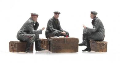 Soldats allemands jouant aux cartes 