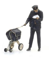 Facteur avec chariot 