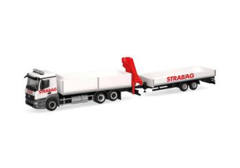 Camion MB Actros M pour matériaux de construction avec grue et remorque surbaissée "STRABAG" (Autriche) 