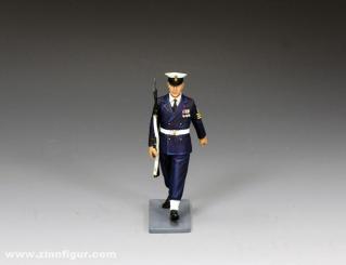 Royal Navy Petty Officer mit SLR - marschierend 