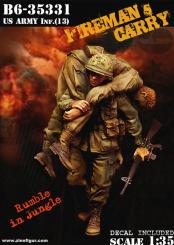 Fantassins de l'US Army "Fireman's Carry" (portage de pompiers) 