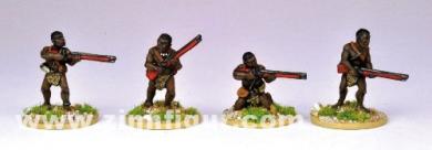 Matabele Krieger mit Musketen, feuernd 