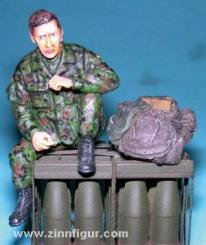 Soldat, sitzend 