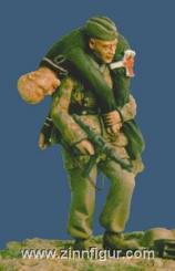 Parachutiste portant un camarade blessé, Crète 1943 
