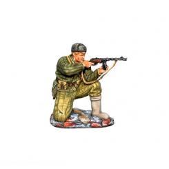 Russischer Soldat mit PPsH 41 - kniend feuernd 