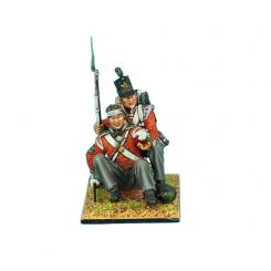 Infanterist mit verwundetem Sergeant Major 