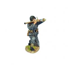 Deutscher Infanterist mit Panzerfaust - feuernd 