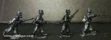 Fremdenlegionäre mit Képi in Kolonialuniform 