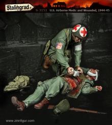 Infirmier de l'US Airborne avec un blessé - 1944-45 