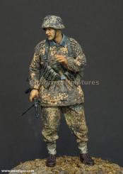 WSS Soldier with MP40 