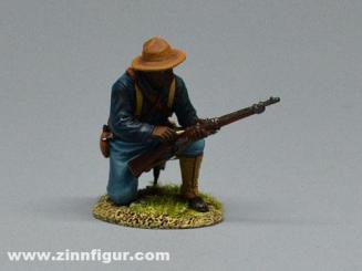 US Soldier Kneeling Loading 