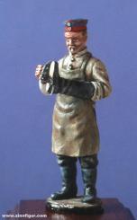 Garçon officier cirant ses bottes - Prusse 1900-18 