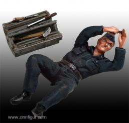 Mécanicien de l'armée de l'air avec outils 