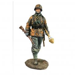 Waffen SS Advancing with Panzerfaust 