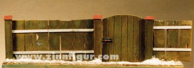 Mur rural avec porte 