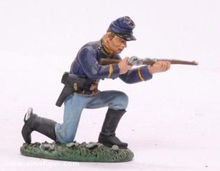 Union Cavalryman kneeling firing 