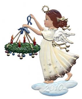 Angel Carrying Christmas Wreath 