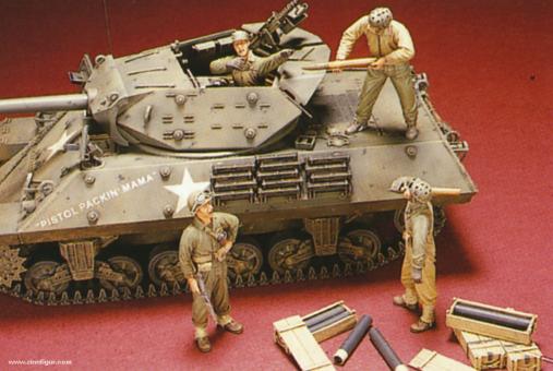 M10/M18 tank crew and ammunition 