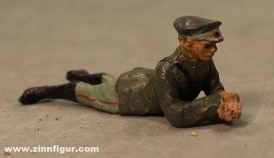 Soldat auf dem Bauch liegend 