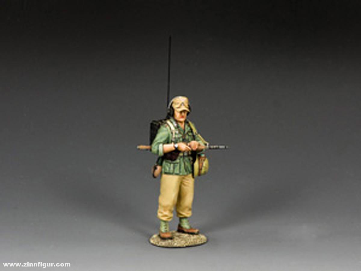 AK141 AK Saluting Rifleman figurines et collections
