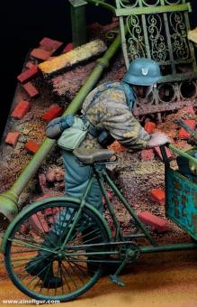 Pushing WSS Soldier 3 - 1942-45 