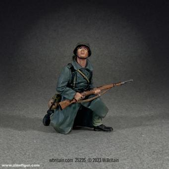 Grenadier im Mantel - kniend 