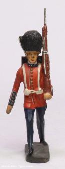 Soldat der Coldstream Guards im Marsch 